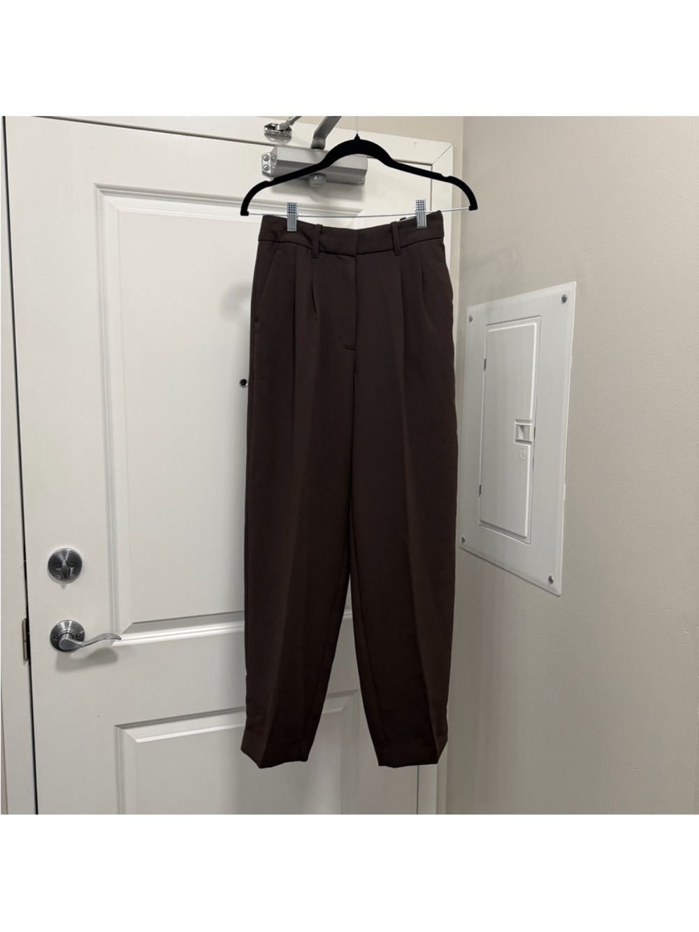 Aritzia Wilfred Carrot  High-Rise Trousers size 4 Excellent condition